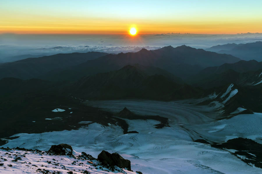 驕傲！山美股份歐洲員工勇攀歐洲第一峰-厄爾布魯士峰