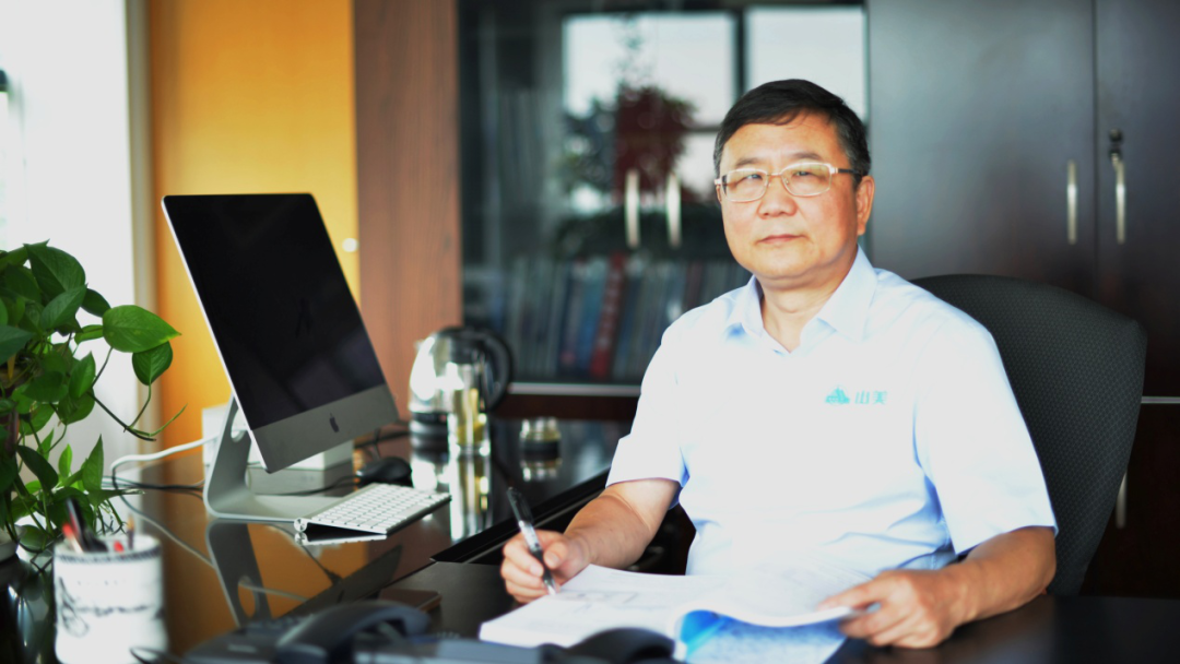 楊安民從業(yè)卅五周年系列報道--“三十五年磨一劍，山更美，業(yè)更精”專訪