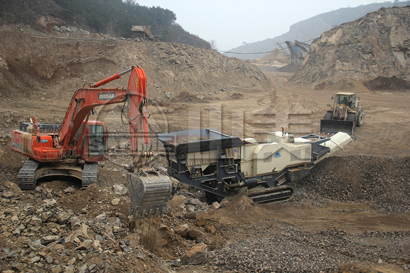 履帶式顎式移動(dòng)破碎站專破堅(jiān)硬、強(qiáng)磨蝕性物料