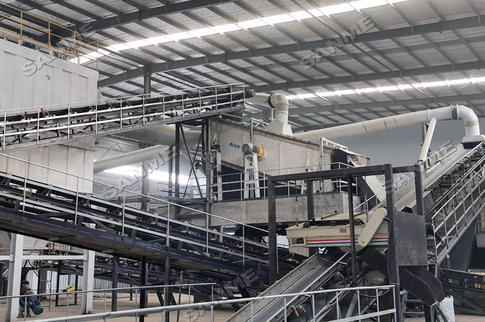 我國(guó)建筑垃圾日益嚴(yán)重，建筑垃圾移動(dòng)式破碎機(jī)領(lǐng)域面臨新的發(fā)展機(jī)遇。