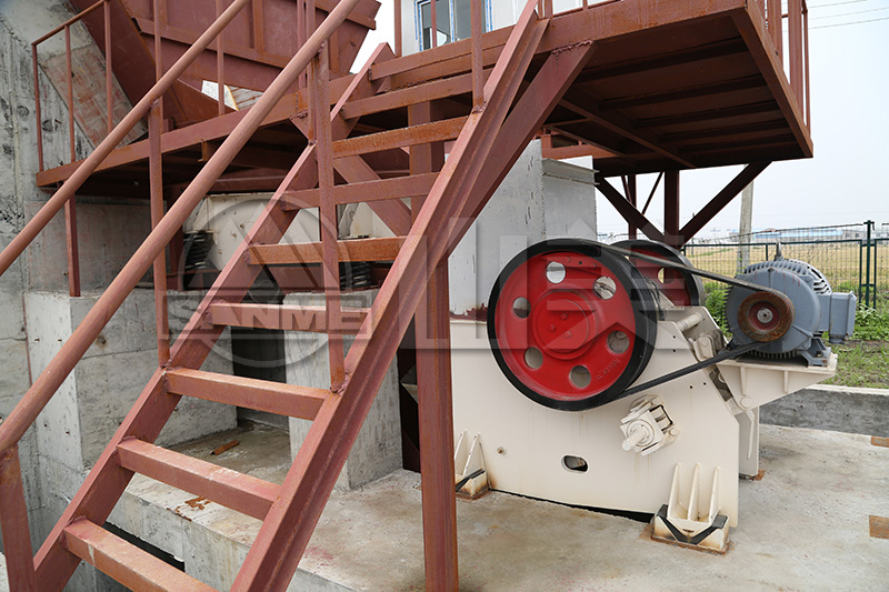 顎式破碎機與旋回式破碎機比較，優(yōu)缺點分析