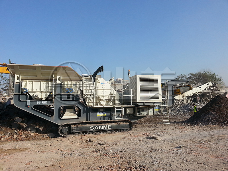 與傳統(tǒng)的固定式破碎機(jī)相比，移動(dòng)破碎站有哪些特點(diǎn)？