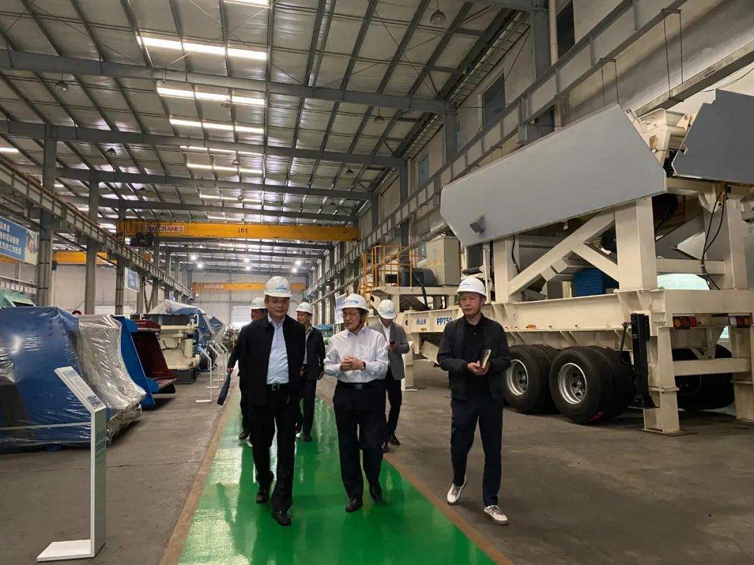奉賢區(qū)人大常委會黨組書記、主任張培榮一行蒞臨上海山美股份開展“優(yōu)環(huán)境、穩(wěn)經(jīng)濟”大走訪大調(diào)研