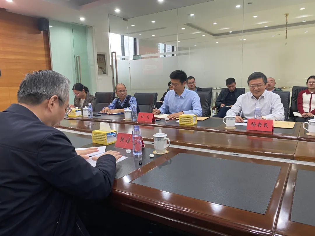 奉賢區(qū)人大常委會黨組書記、主任張培榮一行蒞臨上海山美股份開展“優(yōu)環(huán)境、穩(wěn)經(jīng)濟”大走訪大調(diào)研