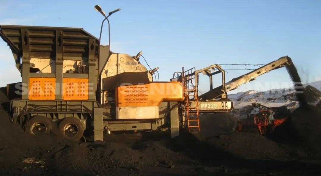 時產(chǎn)值近600萬！山美移動式破碎篩分一體站助力江蘇高碳鉻鐵礦破碎項目建設(shè)