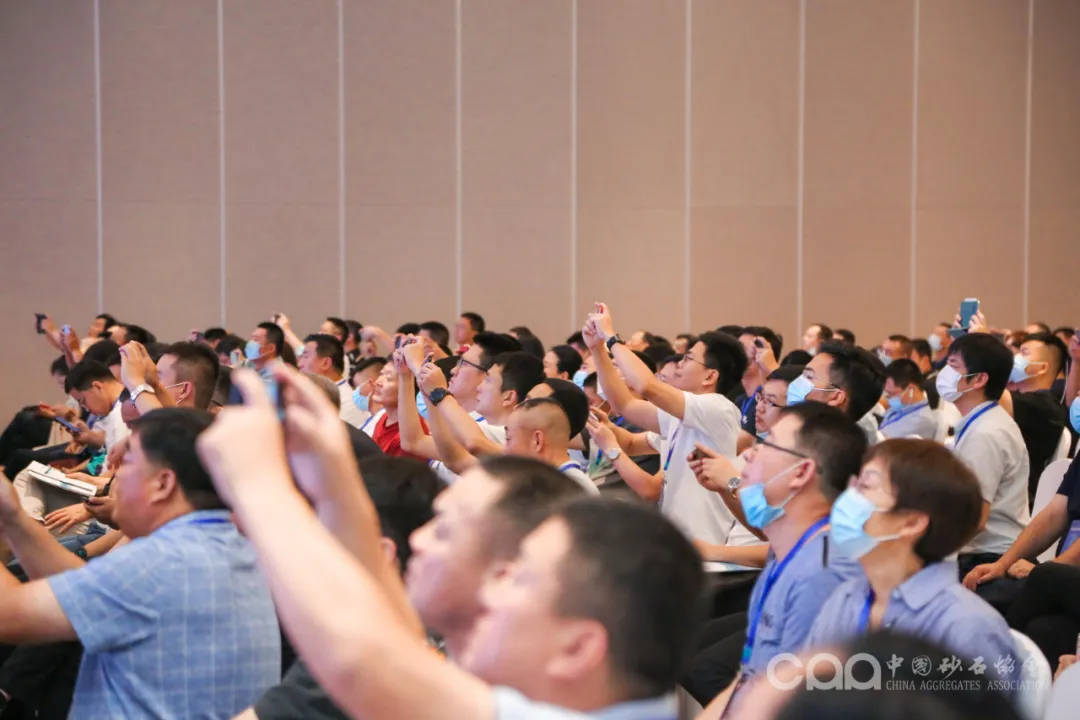 主旨報告 | 胡幼奕以國際化視角，提出固廢綜合利用和生態(tài)環(huán)境修復(fù)新思路