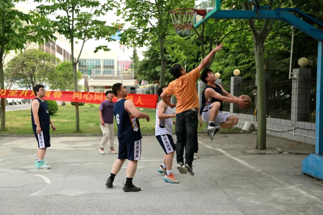 上海山美股份2025春季運(yùn)動(dòng)會(huì)火熱啟幕！拔河、籃球預(yù)賽燃情開戰(zhàn)